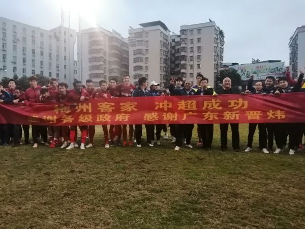 战报07:10美联 辛辛那提FC2-2（120分钟2-3）哥伦布机员07:30智利甲伊瓦顿0-2奥希金斯08:00巴甲 米涅罗竞技2-1圣保罗09:00墨联 墨西哥美洲队2-0利昂05:00NBA 快船113-112勇士06:00NBA 黄蜂117-123森林狼08:00NBA 活塞101-110骑士09:00NBA 雄鹿132-121老鹰09:00NBA 公牛124-118鹈鹕09:00NBA 热火129-144步行者今日焦点战预告14:00澳超 纽卡斯尔喷气机 VS 墨尔本城 亚冠错失三分，墨尔本城做客赢球结束连续不胜颓势？！